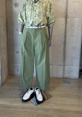 「トリトラ」ヴィンテージフラワーをレトロにしない着方提案