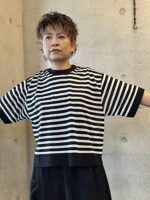「トリトラ」都会的モノトーン夏のニットスタイル
