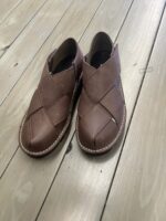 「トリトラ」一歩をふみだすサンダル