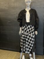 「トリトラ」洗練されたモノトーンコーデ