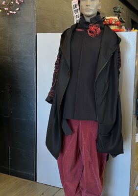 「トリトラ」ブラックコーディネート