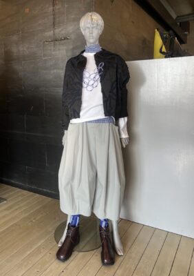 「トリトラ」ストレッチタフタの落ち感が今年っぽい