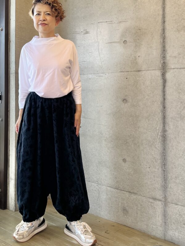 「トリトラ」落ち感のある大人の黒パンツ
